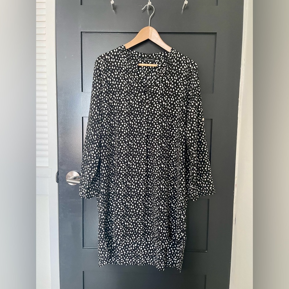 New Collection - Women’s v-neck dress/tunic black and cream